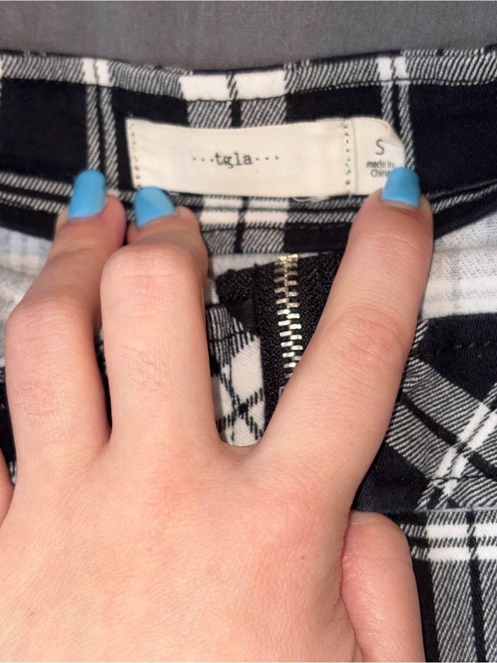 TGLA Black & White Plaid Mini Skirt Front Zip Pocket Detail Size Small - Picture 3 of 5